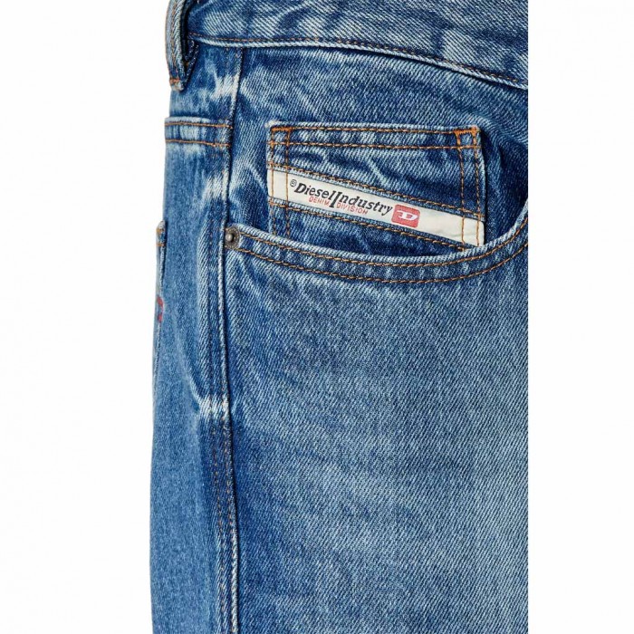 DIESEL 2020 D-Viker 0gyct Straight Jeans MEDIUM BLUE