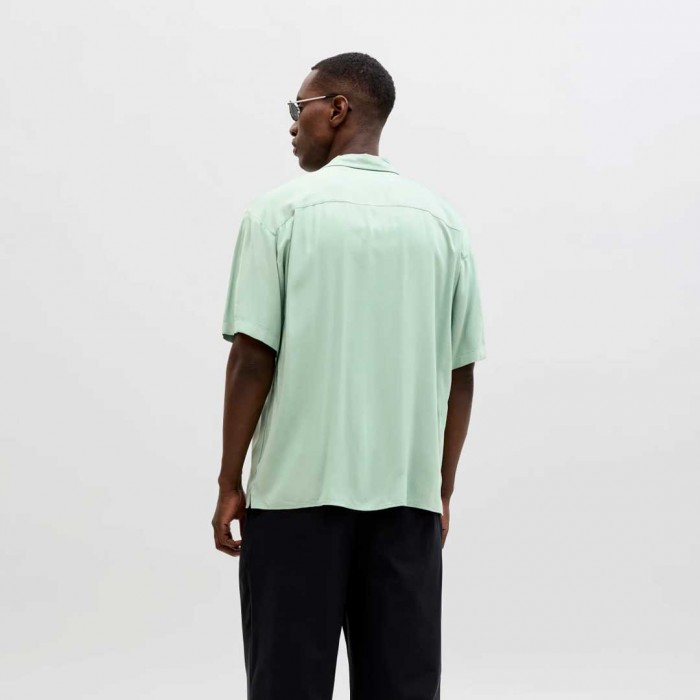 JACK & JONES  JJEJEFF RESORT SOLID SHIRT SS SN GREEN