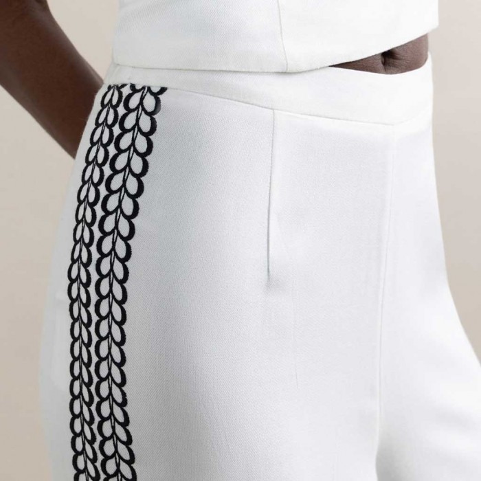SURKANA Loose pants with side embroidery White